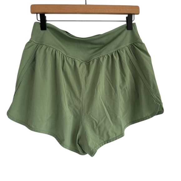 OFFLINE By Aerie Real Me Crossover Flowy Shorts Size Large - Picture 2 of 11